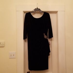 Black Velvet Slimming A-line Evening Holiday Dress